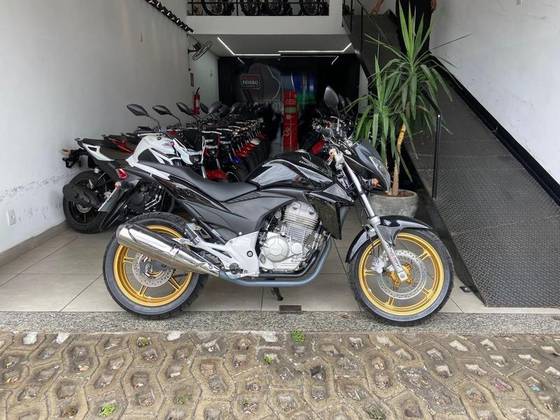 HONDA CB 300R 